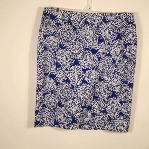 Liz Claiborne Blue Floral A Line skirt Size 14 - Picture 2 of 13